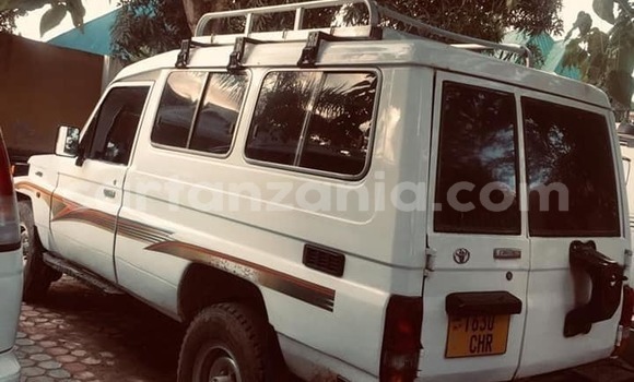 Nunua Ilio tumika Toyota Land Cruiser Nyeupe Gari ndani ya Dar es Salaam nchini Dar es Salaam Nunua Ilio tumika Toyota Land Cruiser Nyeupe Gari ndani ya Dar es Salaam nchini Dar es Salaam