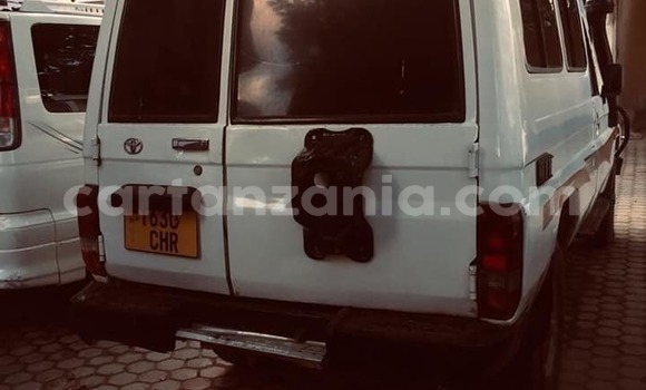 Nunua Ilio tumika Toyota Land Cruiser Nyeupe Gari ndani ya Dar es Salaam nchini Dar es Salaam Nunua Ilio tumika Toyota Land Cruiser Nyeupe Gari ndani ya Dar es Salaam nchini Dar es Salaam