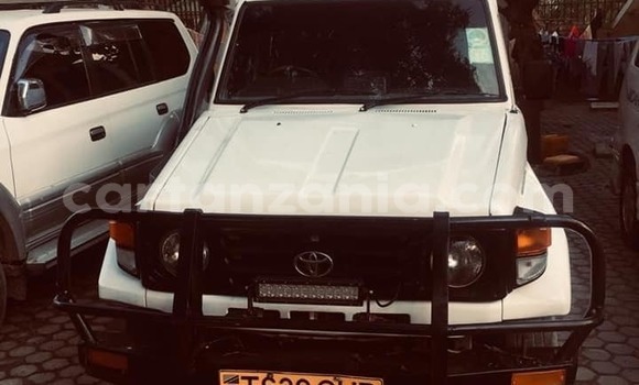 Nunua Ilio tumika Toyota Land Cruiser Nyeupe Gari ndani ya Dar es Salaam nchini Dar es Salaam Nunua Ilio tumika Toyota Land Cruiser Nyeupe Gari ndani ya Dar es Salaam nchini Dar es Salaam