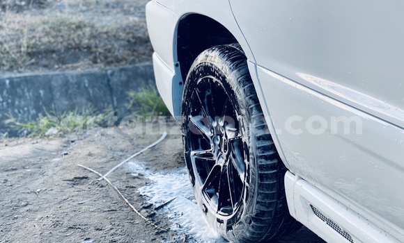 Buy Used Toyota Kluger White Car in Dar es Salaam in Dar es Salaam Buy Used Toyota Kluger White Car in Dar es Salaam in Dar es Salaam