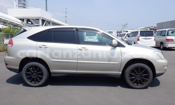 Nunua Ilio tumika Toyota Harrier Fedha Gari ndani ya Dar es Salaam nchini Dar es Salaam