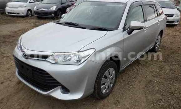 Nunua Ilio tumika Toyota Corolla Fedha Gari ndani ya Dar es Salaam nchini Dar es Salaam