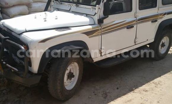 Buy Used Land Rover Freelander White Car in Dar es Salaam in Dar es Salaam