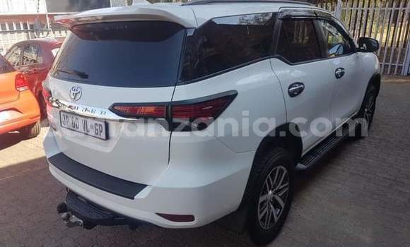 Buy Used Toyota Fortuner White Car in Ileje in Songwe Buy Used Toyota Fortuner White Car in Ileje in Songwe