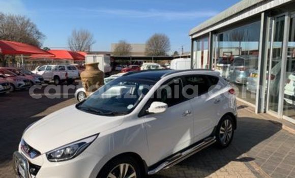 Buy Used Hyundai ix35 White Car in Dar es Salaam in Dar es Salaam Buy Used Hyundai ix35 White Car in Dar es Salaam in Dar es Salaam