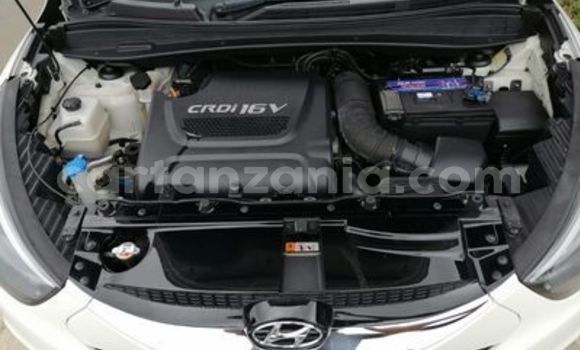 Buy Used Hyundai ix35 White Car in Dar es Salaam in Dar es Salaam Buy Used Hyundai ix35 White Car in Dar es Salaam in Dar es Salaam