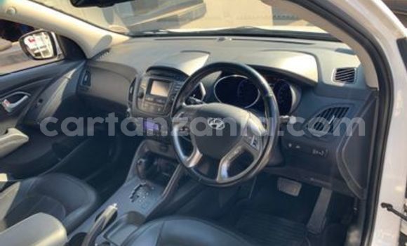 Buy Used Hyundai ix35 White Car in Dar es Salaam in Dar es Salaam Buy Used Hyundai ix35 White Car in Dar es Salaam in Dar es Salaam