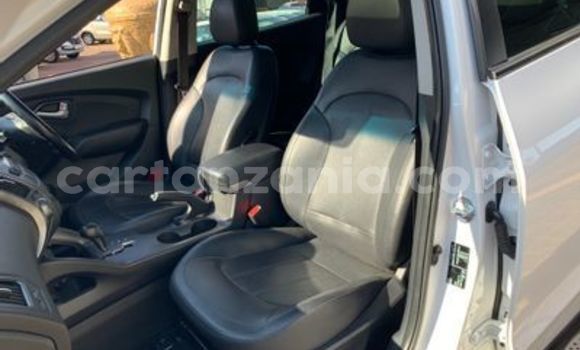 Buy Used Hyundai ix35 White Car in Dar es Salaam in Dar es Salaam Buy Used Hyundai ix35 White Car in Dar es Salaam in Dar es Salaam
