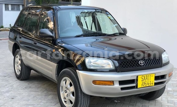 Nunua Ilio tumika Toyota RAV4 Nyeusi Gari ndani ya Dar es Salaam nchini Dar es Salaam