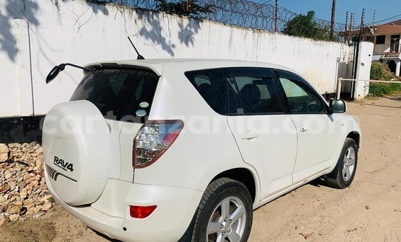 Nunua Ilio tumika Toyota RAV4 Nyeupe Gari ndani ya Dar es Salaam nchini Dar es Salaam