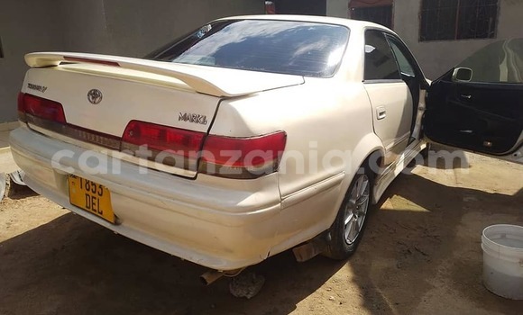 Nunua Ilio tumika Toyota Mark II Nyeupe Gari ndani ya Dar es Salaam nchini Dar es Salaam