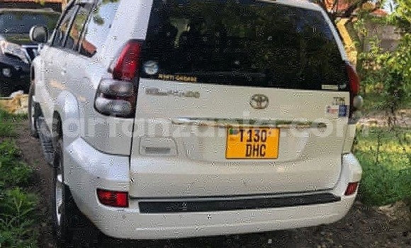 Nunua Ilio tumika Toyota Land Cruiser Prado Nyeupe Gari ndani ya Dar es Salaam nchini Dar es Salaam Nunua Ilio tumika Toyota Land Cruiser Prado Nyeupe Gari ndani ya Dar es Salaam nchini Dar es Salaam