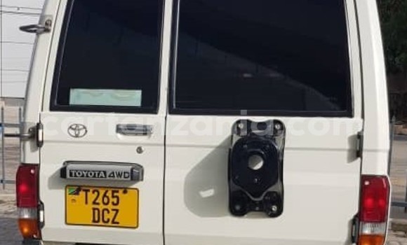 Buy Used Toyota Land Cruiser White Car in Mbeya in Mbeya Buy Used Toyota Land Cruiser White Car in Mbeya in Mbeya