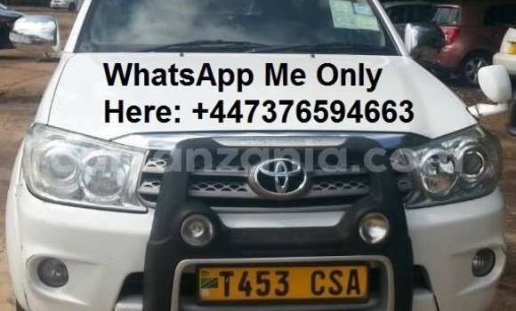 Buy Used Toyota Harrier White Car in Dar es Salaam in Dar es Salaam