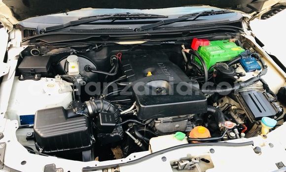Buy Used Suzuki Grand Vitara White Car in Dar es Salaam in Dar es Salaam Buy Used Suzuki Grand Vitara White Car in Dar es Salaam in Dar es Salaam