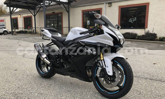 Buy Used Suzuki GSX White Bike in Babati Urban in Manyara Buy Used Suzuki GSX White Bike in Babati Urban in Manyara