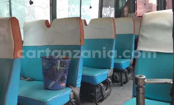 Nunua Ilio tumika Nissan Caravan Bluu Gari ndani ya Dar es Salaam nchini Dar es Salaam Nunua Ilio tumika Nissan Caravan Bluu Gari ndani ya Dar es Salaam nchini Dar es Salaam