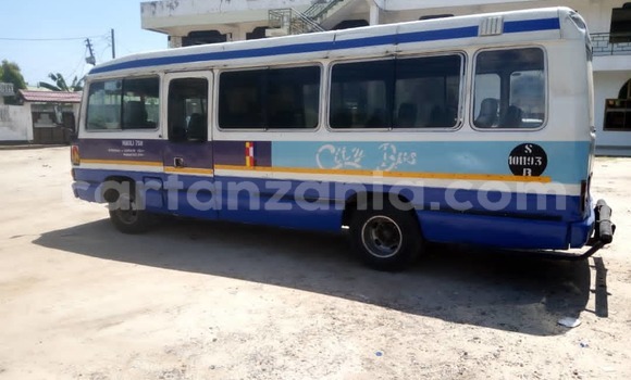 Nunua Ilio tumika Nissan Caravan Bluu Gari ndani ya Dar es Salaam nchini Dar es Salaam Nunua Ilio tumika Nissan Caravan Bluu Gari ndani ya Dar es Salaam nchini Dar es Salaam