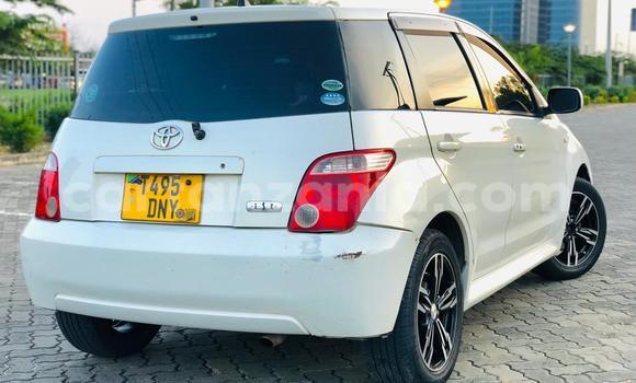 Buy Used Toyota IST White Car in Dar es Salaam in Dar es Salaam Buy Used Toyota IST White Car in Dar es Salaam in Dar es Salaam