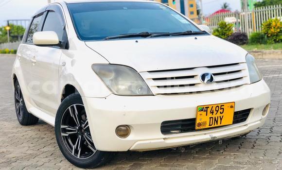 Buy Used Toyota IST White Car in Dar es Salaam in Dar es Salaam Buy Used Toyota IST White Car in Dar es Salaam in Dar es Salaam