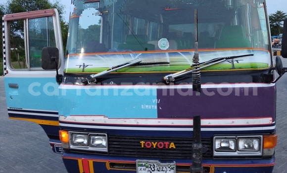 Nunua Ilio tumika Toyota Coaster Nyeupe Gari ndani ya Dar es Salaam nchini Dar es Salaam Nunua Ilio tumika Toyota Coaster Nyeupe Gari ndani ya Dar es Salaam nchini Dar es Salaam