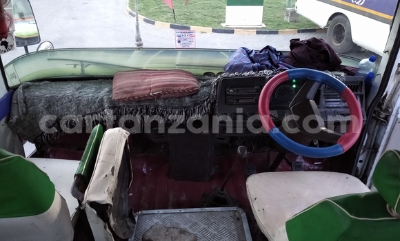 Nunua Ilio tumika Toyota Coaster Nyeupe Gari ndani ya Dar es Salaam nchini Dar es Salaam Nunua Ilio tumika Toyota Coaster Nyeupe Gari ndani ya Dar es Salaam nchini Dar es Salaam