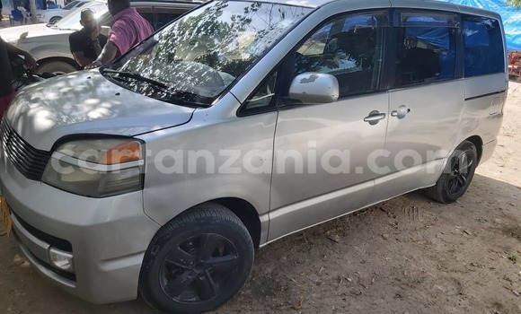 Nunua Ilio tumika Toyota Voxy Fedha Gari ndani ya Dar es Salaam nchini Dar es Salaam