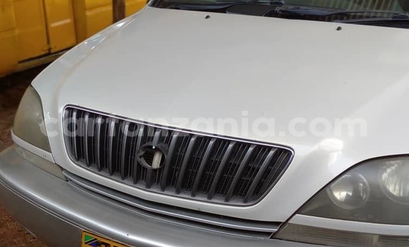 Buy Used Toyota Harrier White Car in Dar es Salaam in Dar es Salaam