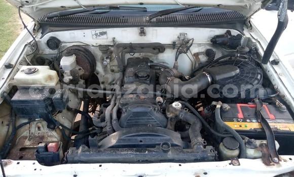 Nunua Ilio tumika Toyota Hilux Nyeupe Gari ndani ya Dar es Salaam nchini Dar es Salaam Nunua Ilio tumika Toyota Hilux Nyeupe Gari ndani ya Dar es Salaam nchini Dar es Salaam