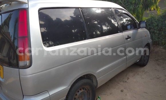 Nunua Ilio tumika Toyota Noah Fedha Gari ndani ya Dar es Salaam nchini Dar es Salaam Nunua Ilio tumika Toyota Noah Fedha Gari ndani ya Dar es Salaam nchini Dar es Salaam
