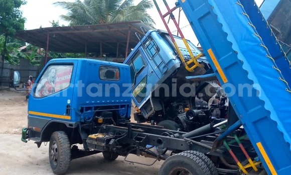 Buy Used Mitsubishi Fuso Fighter Blue Truck in Dar es Salaam in Dar es Salaam
