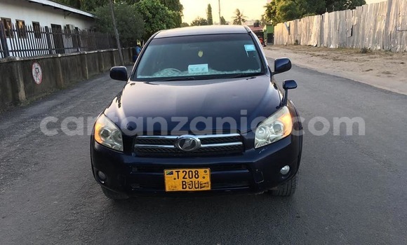 Nunua Ilio tumika Toyota RAV4 Bluu Gari ndani ya Dar es Salaam nchini Dar es Salaam