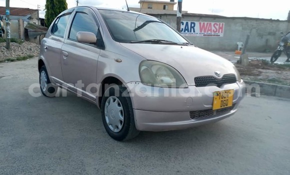 Nunua Ilio tumika Toyota Vitz Nyingine Gari ndani ya Dar es Salaam nchini Dar es Salaam