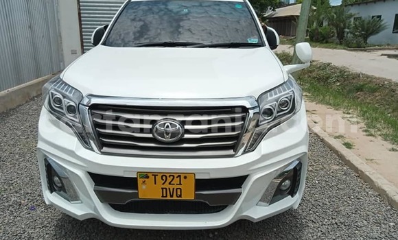 Nunua Ilio tumika Toyota Land Cruiser Prado Nyeupe Gari ndani ya Dar es Salaam nchini Dar es Salaam Nunua Ilio tumika Toyota Land Cruiser Prado Nyeupe Gari ndani ya Dar es Salaam nchini Dar es Salaam