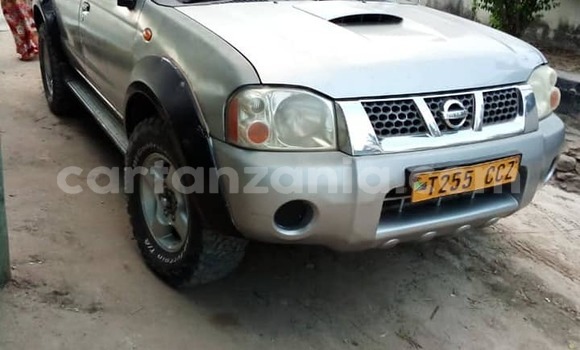 Nunua Ilio tumika Nissan Hardbody Fedha Gari ndani ya Dar es Salaam nchini Dar es Salaam