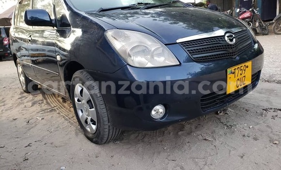 Nunua Ilio tumika Toyota Spacio Bluu Gari ndani ya Dar es Salaam nchini Dar es Salaam