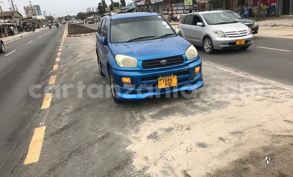 Nunua Ilio tumika Toyota RAV4 Bluu Gari ndani ya Dar es Salaam nchini Dar es Salaam