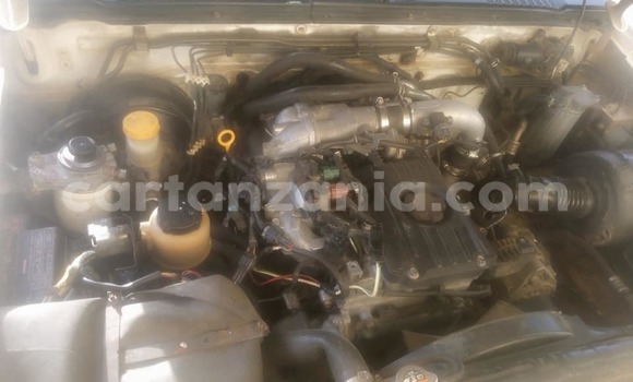 Nunua Ilio tumika Nissan Hardbody Nyeupe Gari ndani ya Dar es Salaam nchini Dar es Salaam Nunua Ilio tumika Nissan Hardbody Nyeupe Gari ndani ya Dar es Salaam nchini Dar es Salaam