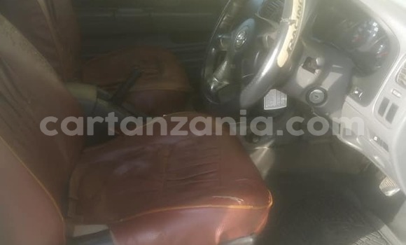 Nunua Ilio tumika Nissan Hardbody Nyeupe Gari ndani ya Dar es Salaam nchini Dar es Salaam Nunua Ilio tumika Nissan Hardbody Nyeupe Gari ndani ya Dar es Salaam nchini Dar es Salaam