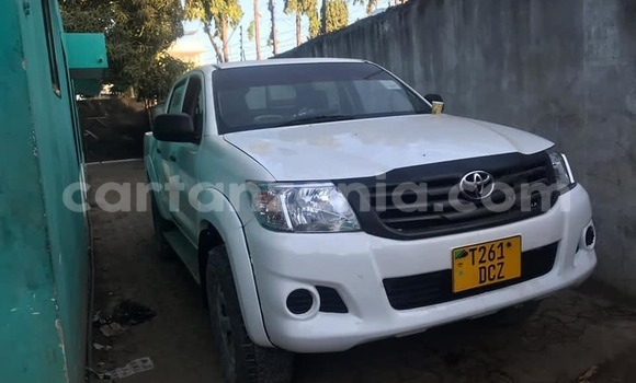 Buy Used Toyota Hilux White Car in Dar es Salaam in Dar es Salaam