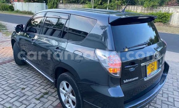 Nunua Ilio tumika Toyota Vanguard Nyeusi Gari ndani ya Dar es Salaam nchini Dar es Salaam