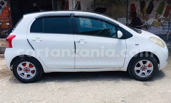 Buy Used Toyota Vitz White Car in Dar es Salaam in Dar es Salaam