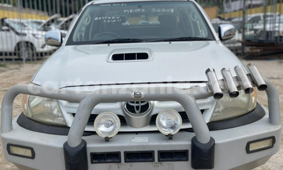 Nunua Imported Toyota Hilux Fedha Gari ndani ya Dar es Salaam nchini Dar es Salaam