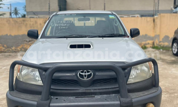 Nunua Imported Toyota Hilux Nyingine Gari ndani ya Dar es Salaam nchini Dar es Salaam