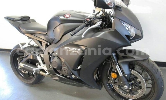 Nunua Imported Honda CBR 1000 RR Nyeusi Bike ndani ya Busega nchini Simiyu Nunua Imported Honda CBR 1000 RR Nyeusi Bike ndani ya Busega nchini Simiyu