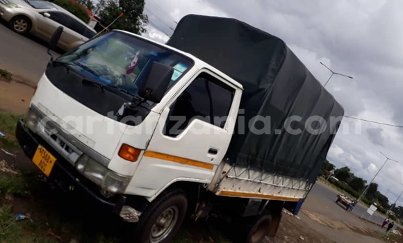 Nunua Ilio tumika Toyota Dyna Nyeupe Lori ndani ya Arusha nchini Arusha Nunua Ilio tumika Toyota Dyna Nyeupe Lori ndani ya Arusha nchini Arusha