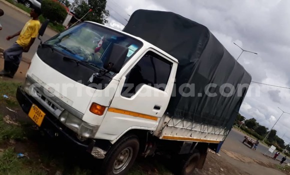 Nunua Ilio tumika Toyota Dyna Nyeupe Lori ndani ya Arusha nchini Arusha Nunua Ilio tumika Toyota Dyna Nyeupe Lori ndani ya Arusha nchini Arusha