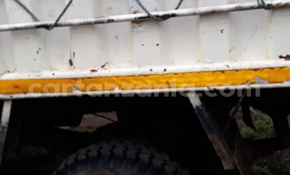 Nunua Ilio tumika Toyota Dyna Nyeupe Lori ndani ya Arusha nchini Arusha Nunua Ilio tumika Toyota Dyna Nyeupe Lori ndani ya Arusha nchini Arusha