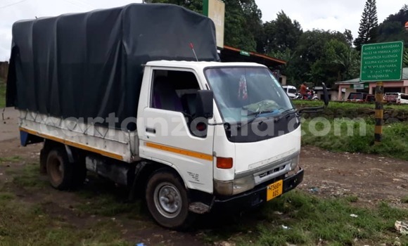 Nunua Ilio tumika Toyota Dyna Nyeupe Lori ndani ya Arusha nchini Arusha Nunua Ilio tumika Toyota Dyna Nyeupe Lori ndani ya Arusha nchini Arusha