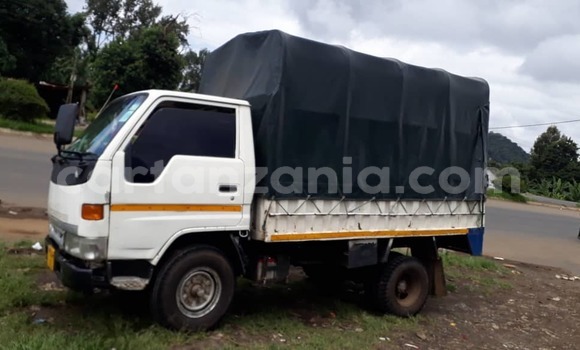 Nunua Ilio tumika Toyota Dyna Nyeupe Lori ndani ya Arusha nchini Arusha Nunua Ilio tumika Toyota Dyna Nyeupe Lori ndani ya Arusha nchini Arusha